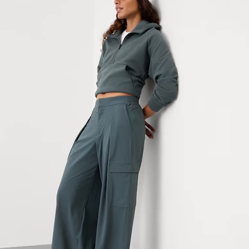 Elegant ATHLETA Slate pinnacle trousers bnwt